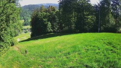 Prostřední část sjezdovky a snowpark