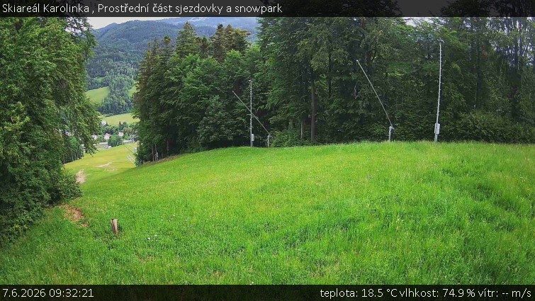 Skiareál Karolinka  - Prostřední část sjezdovky a snowpark - 7.6.2026 v 09:32