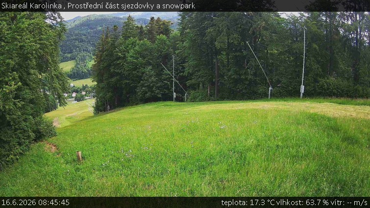 Skiareál Karolinka  - Prostřední část sjezdovky a snowpark - 16.6.2026 v 08:45