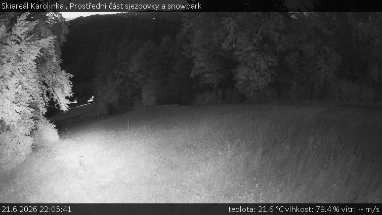 Skiareál Karolinka  - Prostřední část sjezdovky a snowpark - 21.6.2026 v 22:05