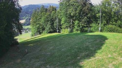 Prostřední část sjezdovky a snowpark