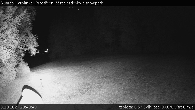 Skiareál Karolinka  - Prostřední část sjezdovky a snowpark - 3.10.2026 v 20:40