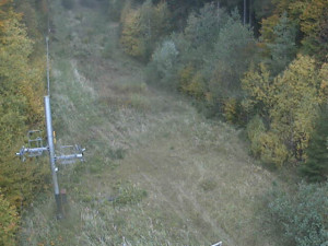 Skiareál Troják - Kamera na svahu B, nástup vleku - 21.10.2025 v 07:49