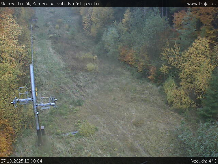 Skiareál Troják - Kamera na svahu B, nástup vleku - 27.10.2025 v 13:00 Skiareál Troják - Kamera na svahu B, nástup vleku - 27.10.2025 v 13:00