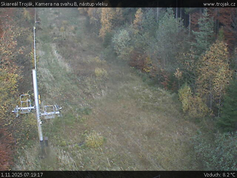 Skiareál Troják - Kamera na svahu B, nástup vleku - 1.11.2025 v 07:19 Skiareál Troják - Kamera na svahu B, nástup vleku - 1.11.2025 v 07:19
