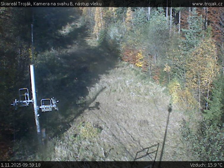 Skiareál Troják - Kamera na svahu B, nástup vleku - 1.11.2025 v 09:59 Skiareál Troják - Kamera na svahu B, nástup vleku - 1.11.2025 v 09:59