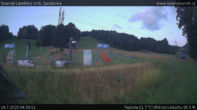Skiareál Lázeňský vrch - Sjezdovka - 14.7.2025 v 04:59 Skiareál Lázeňský vrch - Sjezdovka - 14.7.2025 v 04:59