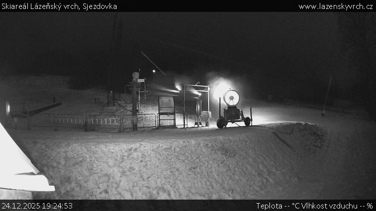 Skiareál Lázeňský vrch - Sjezdovka - 24.12.2025 v 19:24