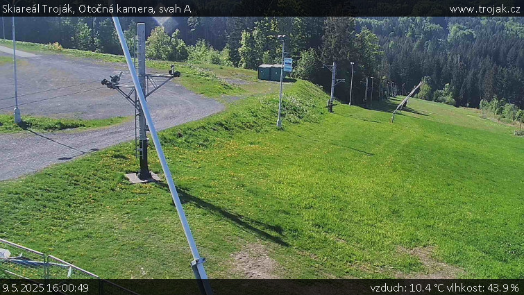 Skiareál Troják - Otočná kamera, svah A - 9.5.2025 v 16:00 Skiareál Troják - Otočná kamera, svah A - 9.5.2025 v 16:00