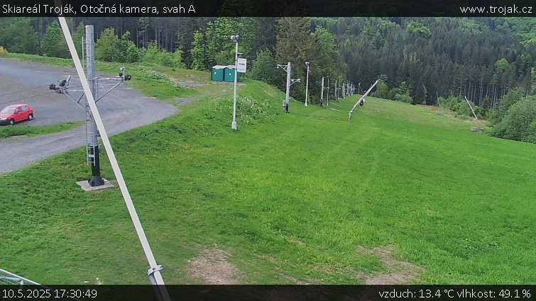 Skiareál Troják - Otočná kamera, svah A - 10.5.2025 v 17:30 Skiareál Troják - Otočná kamera, svah A - 10.5.2025 v 17:30