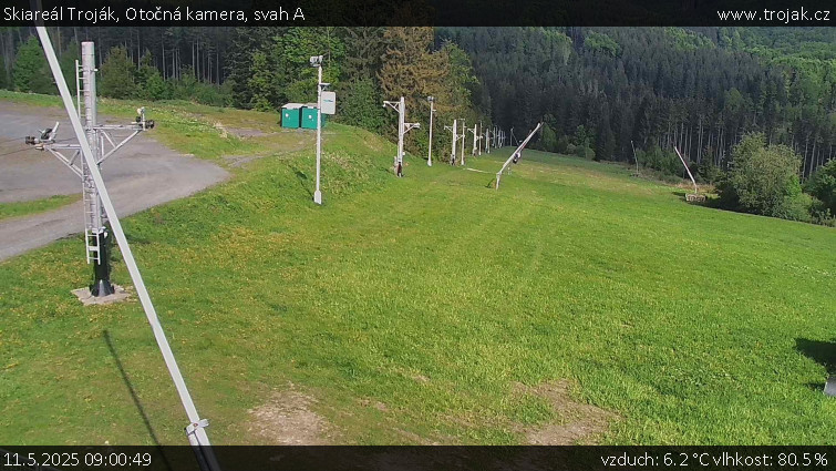 Skiareál Troják - Otočná kamera, svah A - 11.5.2025 v 09:00 Skiareál Troják - Otočná kamera, svah A - 11.5.2025 v 09:00