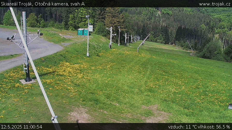 Skiareál Troják - Otočná kamera, svah A - 12.5.2025 v 11:00 Skiareál Troják - Otočná kamera, svah A - 12.5.2025 v 11:00