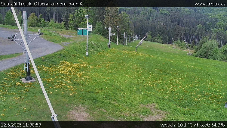 Skiareál Troják - Otočná kamera, svah A - 12.5.2025 v 11:30 Skiareál Troják - Otočná kamera, svah A - 12.5.2025 v 11:30