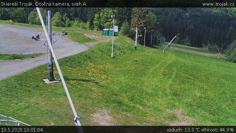 Skiareál Troják - Otočná kamera, svah A - 13.5.2025 v 13:01 Skiareál Troják - Otočná kamera, svah A - 13.5.2025 v 13:01