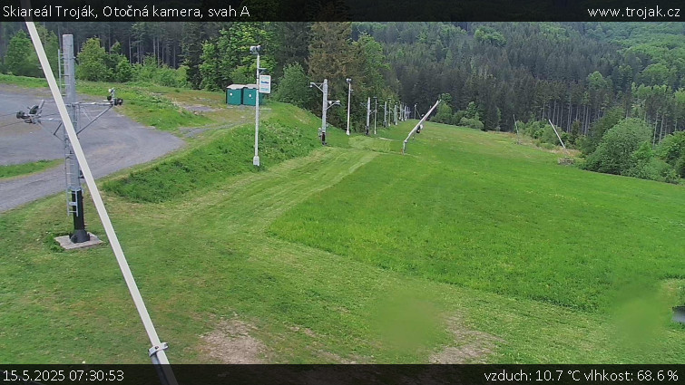 Skiareál Troják - Otočná kamera, svah A - 15.5.2025 v 07:30 Skiareál Troják - Otočná kamera, svah A - 15.5.2025 v 07:30