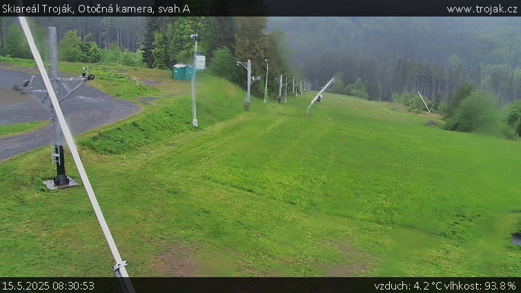 Skiareál Troják - Otočná kamera, svah A - 15.5.2025 v 08:30 Skiareál Troják - Otočná kamera, svah A - 15.5.2025 v 08:30