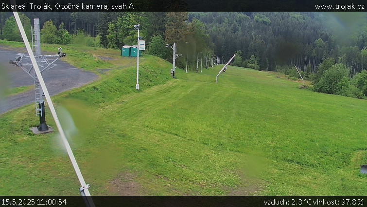 Skiareál Troják - Otočná kamera, svah A - 15.5.2025 v 11:00 Skiareál Troják - Otočná kamera, svah A - 15.5.2025 v 11:00