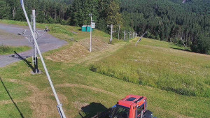 Skiareál Troják - Otočná kamera, svah A - 21.6.2025 v 08:00