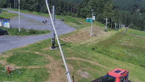 Skiareál Troják - Otočná kamera, svah A - 21.6.2025 v 11:00