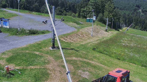 Skiareál Troják - Otočná kamera, svah A - 21.6.2025 v 13:00