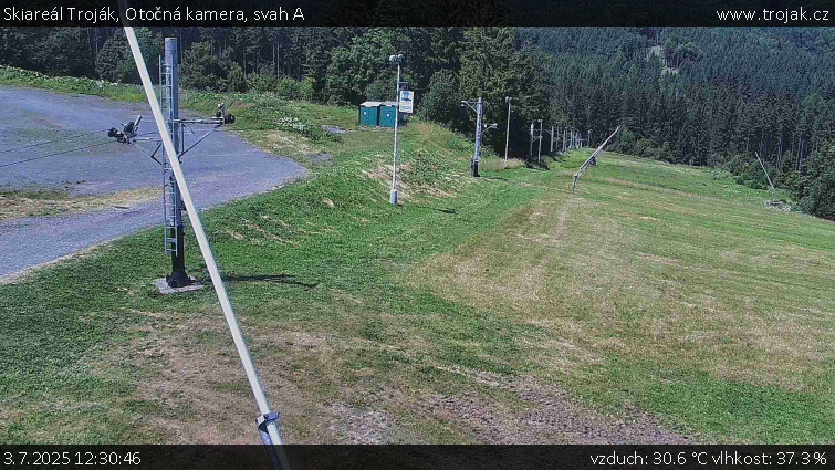 Skiareál Troják - Otočná kamera, svah A - 3.7.2025 v 12:30