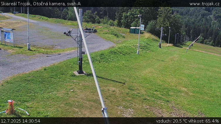 Skiareál Troják - Otočná kamera, svah A - 12.7.2025 v 14:30 Skiareál Troják - Otočná kamera, svah A - 12.7.2025 v 14:30