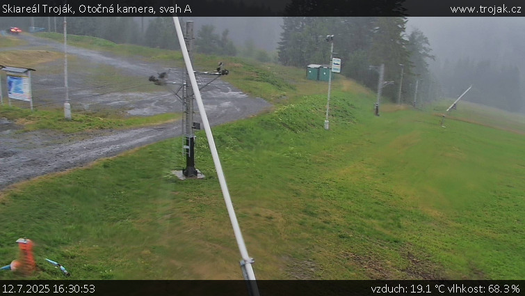 Skiareál Troják - Otočná kamera, svah A - 12.7.2025 v 16:30 Skiareál Troják - Otočná kamera, svah A - 12.7.2025 v 16:30