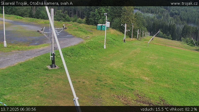 Skiareál Troják - Otočná kamera, svah A - 13.7.2025 v 06:30 Skiareál Troják - Otočná kamera, svah A - 13.7.2025 v 06:30