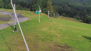 Skiareál Troják - Otočná kamera, svah A - 13.7.2025 v 08:00