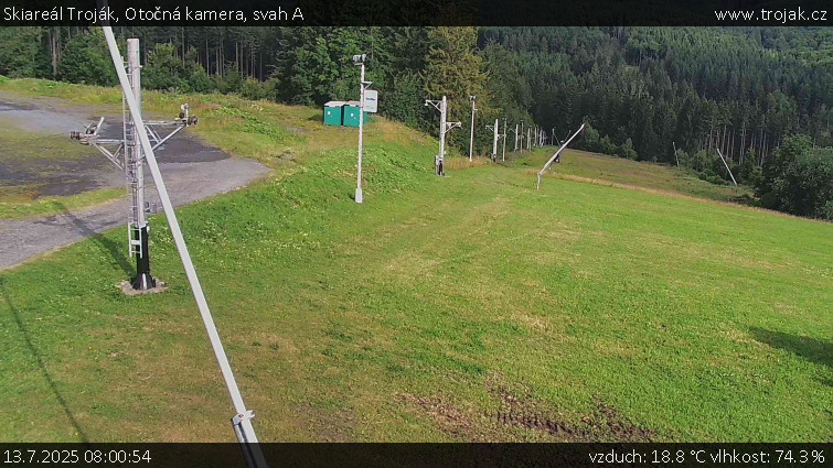 Skiareál Troják - Otočná kamera, svah A - 13.7.2025 v 08:00 Skiareál Troják - Otočná kamera, svah A - 13.7.2025 v 08:00
