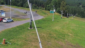 Skiareál Troják - Otočná kamera, svah A - 13.7.2025 v 12:00