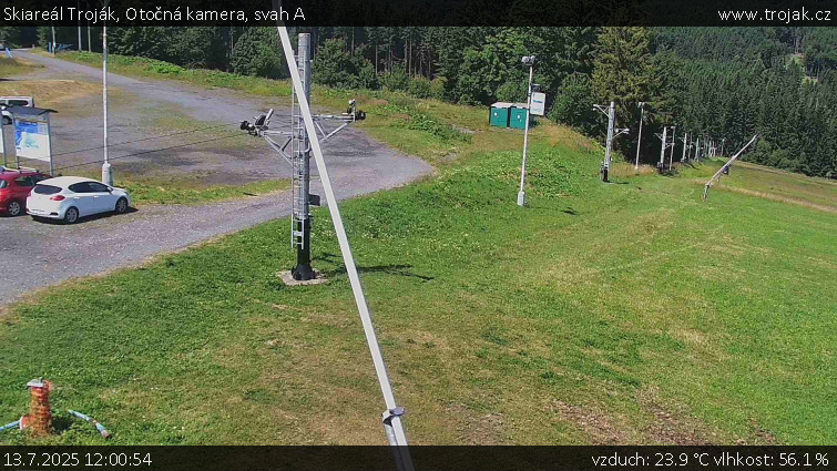 Skiareál Troják - Otočná kamera, svah A - 13.7.2025 v 12:00 Skiareál Troják - Otočná kamera, svah A - 13.7.2025 v 12:00