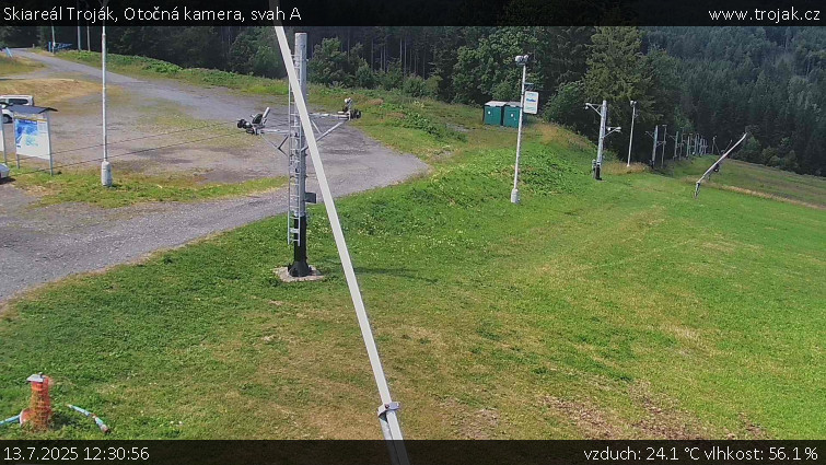 Skiareál Troják - Otočná kamera, svah A - 13.7.2025 v 12:30 Skiareál Troják - Otočná kamera, svah A - 13.7.2025 v 12:30