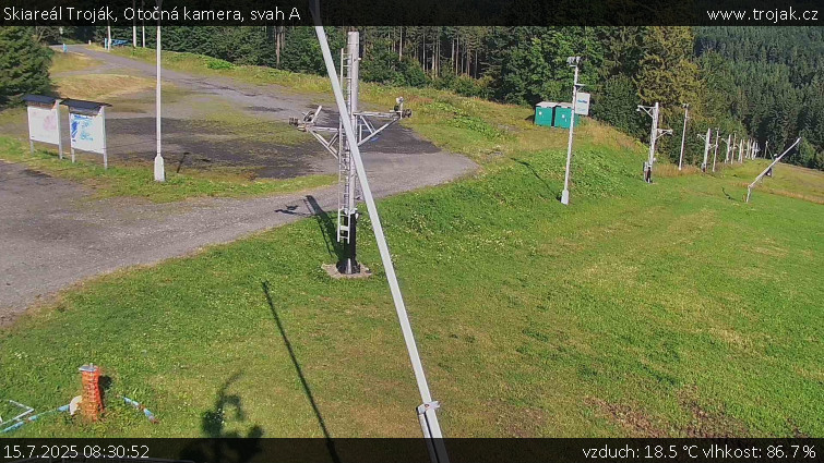 Skiareál Troják - Otočná kamera, svah A - 15.7.2025 v 08:30 Skiareál Troják - Otočná kamera, svah A - 15.7.2025 v 08:30