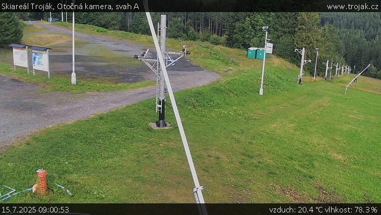 Skiareál Troják - Otočná kamera, svah A - 15.7.2025 v 09:00 Skiareál Troják - Otočná kamera, svah A - 15.7.2025 v 09:00