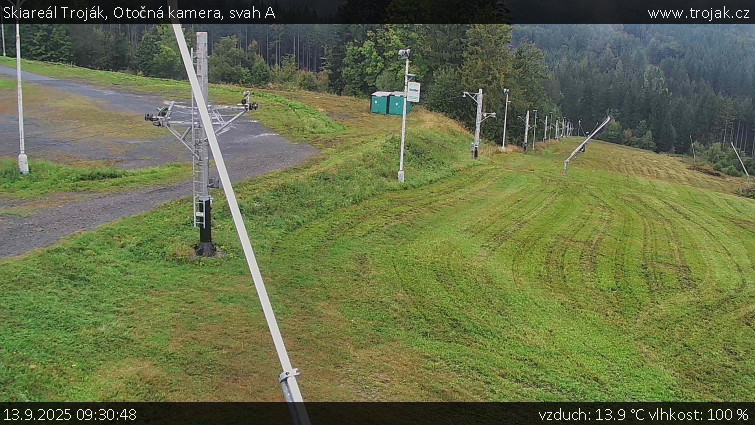 Skiareál Troják - Otočná kamera, svah A - 13.9.2025 v 09:30 Skiareál Troják - Otočná kamera, svah A - 13.9.2025 v 09:30