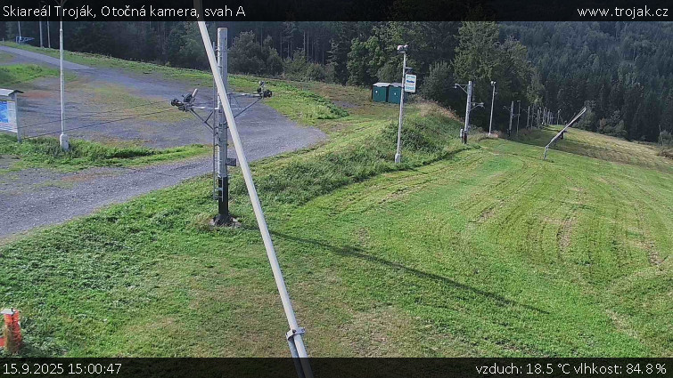 Skiareál Troják - Otočná kamera, svah A - 15.9.2025 v 15:00 Skiareál Troják - Otočná kamera, svah A - 15.9.2025 v 15:00