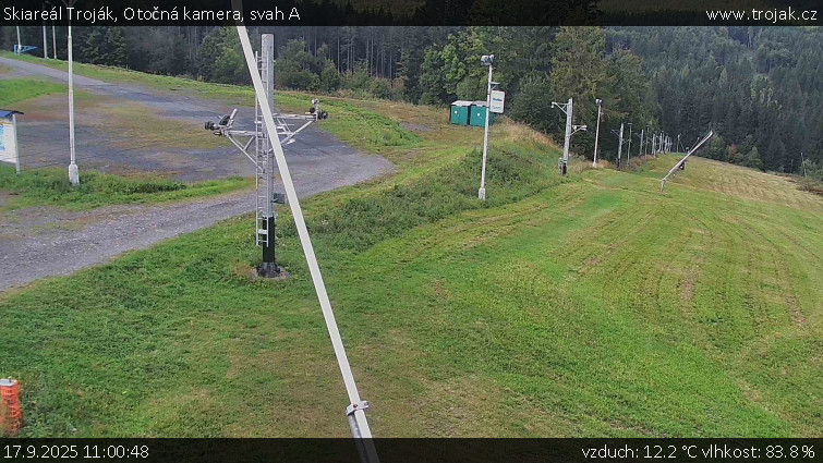 Skiareál Troják - Otočná kamera, svah A - 17.9.2025 v 11:00 Skiareál Troják - Otočná kamera, svah A - 17.9.2025 v 11:00