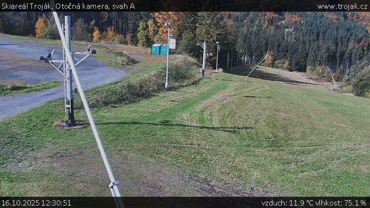 Skiareál Troják - Otočná kamera, svah A - 16.10.2025 v 12:30 Skiareál Troják - Otočná kamera, svah A - 16.10.2025 v 12:30