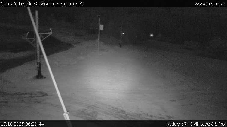 Skiareál Troják - Otočná kamera, svah A - 17.10.2025 v 06:30 Skiareál Troják - Otočná kamera, svah A - 17.10.2025 v 06:30