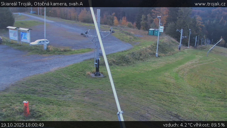 Skiareál Troják - Otočná kamera, svah A - 19.10.2025 v 18:00 Skiareál Troják - Otočná kamera, svah A - 19.10.2025 v 18:00