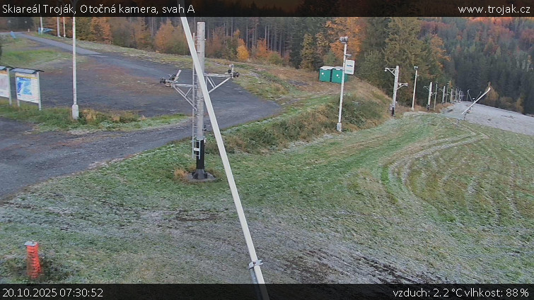 Skiareál Troják - Otočná kamera, svah A - 20.10.2025 v 07:30 Skiareál Troják - Otočná kamera, svah A - 20.10.2025 v 07:30