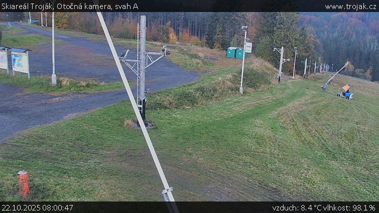 Skiareál Troják - Otočná kamera, svah A - 22.10.2025 v 08:00 Skiareál Troják - Otočná kamera, svah A - 22.10.2025 v 08:00