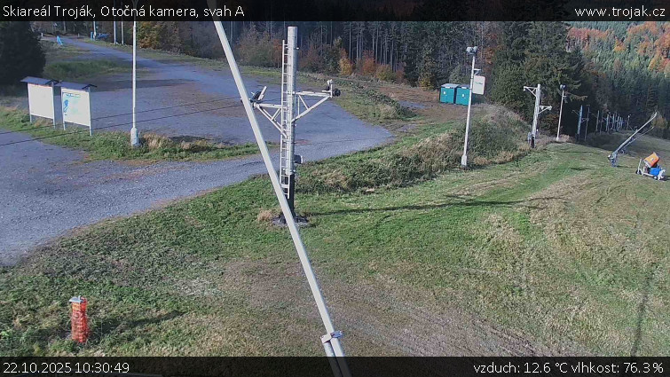Skiareál Troják - Otočná kamera, svah A - 22.10.2025 v 10:30 Skiareál Troják - Otočná kamera, svah A - 22.10.2025 v 10:30