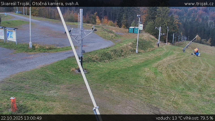 Skiareál Troják - Otočná kamera, svah A - 22.10.2025 v 13:00 Skiareál Troják - Otočná kamera, svah A - 22.10.2025 v 13:00