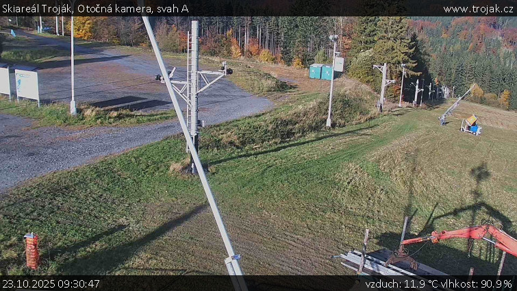 Skiareál Troják - Otočná kamera, svah A - 23.10.2025 v 09:30 Skiareál Troják - Otočná kamera, svah A - 23.10.2025 v 09:30