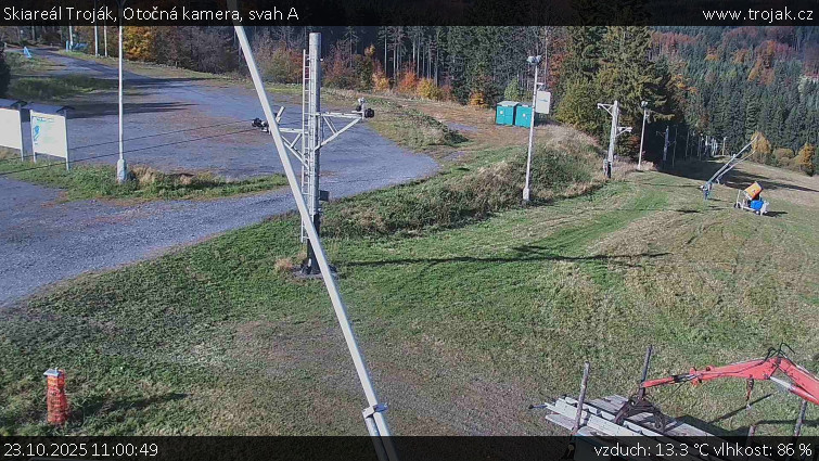 Skiareál Troják - Otočná kamera, svah A - 23.10.2025 v 11:00 Skiareál Troják - Otočná kamera, svah A - 23.10.2025 v 11:00