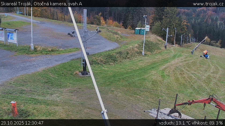 Skiareál Troják - Otočná kamera, svah A - 23.10.2025 v 12:30 Skiareál Troják - Otočná kamera, svah A - 23.10.2025 v 12:30
