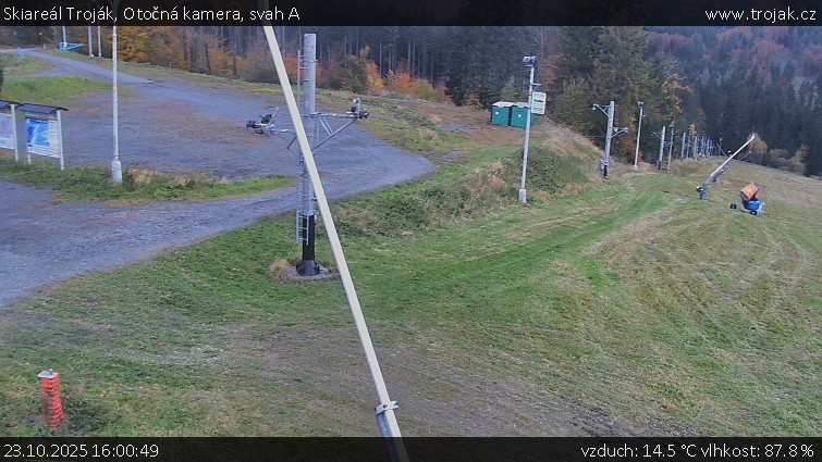 Skiareál Troják - Otočná kamera, svah A - 23.10.2025 v 16:00 Skiareál Troják - Otočná kamera, svah A - 23.10.2025 v 16:00