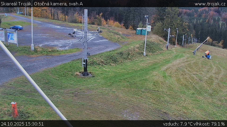Skiareál Troják - Otočná kamera, svah A - 24.10.2025 v 15:30 Skiareál Troják - Otočná kamera, svah A - 24.10.2025 v 15:30